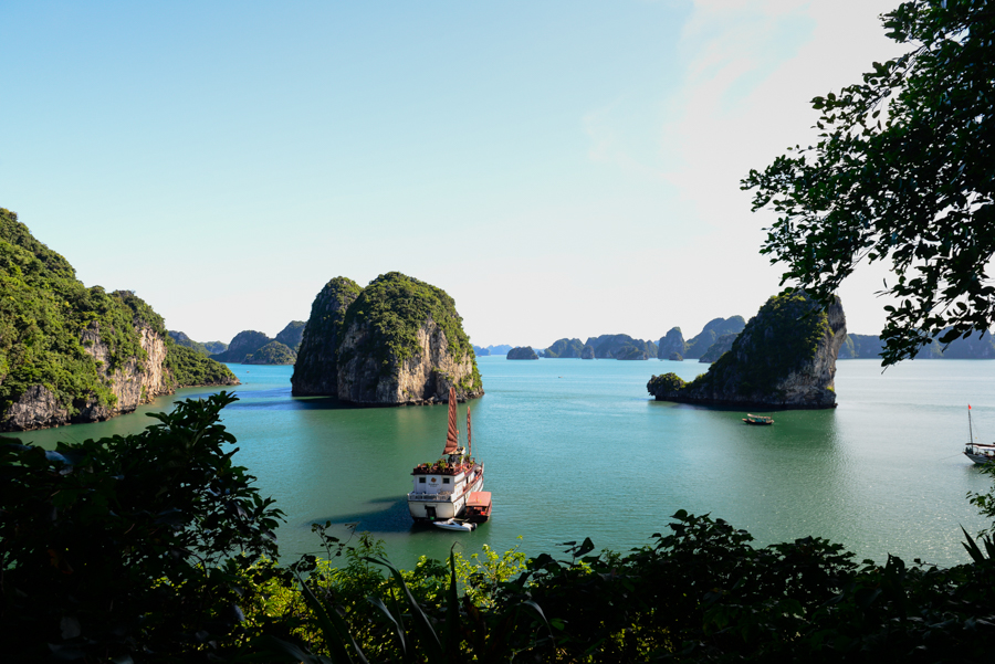 Overnight cruise Halong Bay recommended
