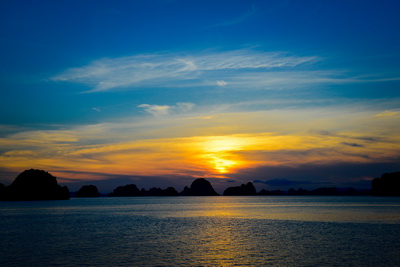 sunset in halong bay Cruise tour