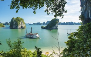 Bai Tu Long Bay Halong Cruise