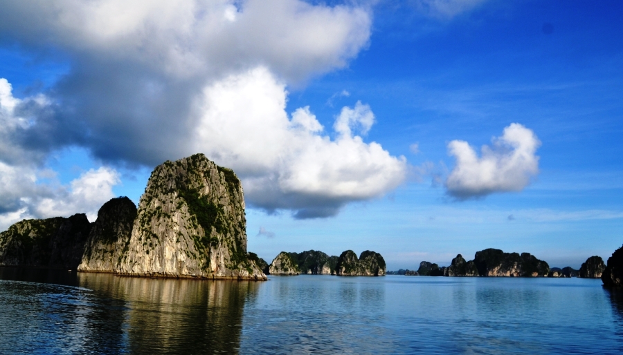 beautiful floating mountains in halong bay