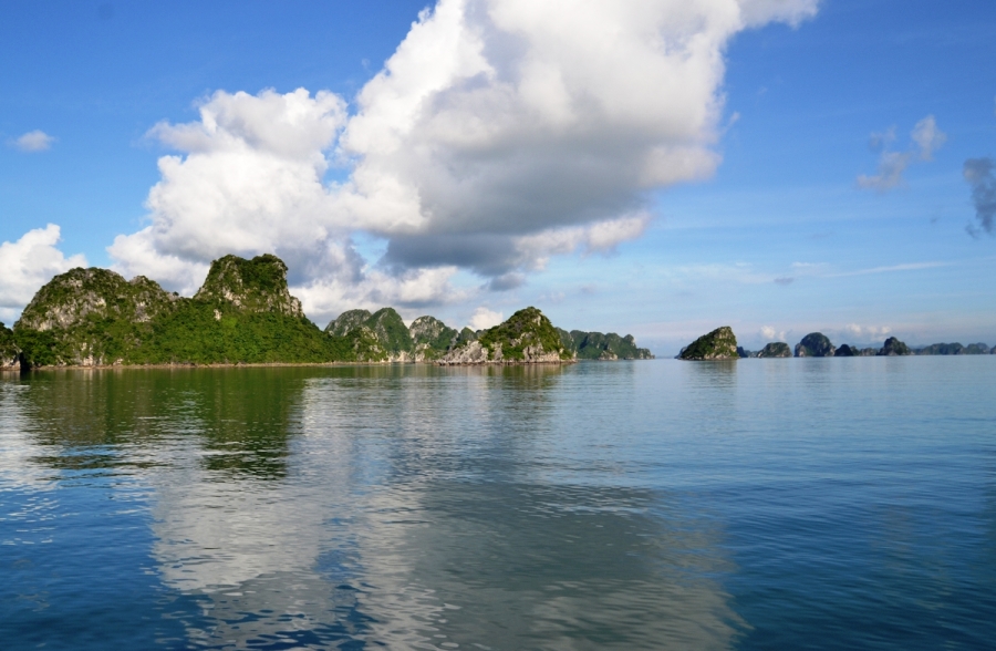 caves in halong bay cruise tour
