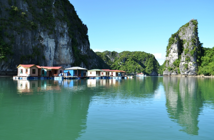 floating village in halong bay