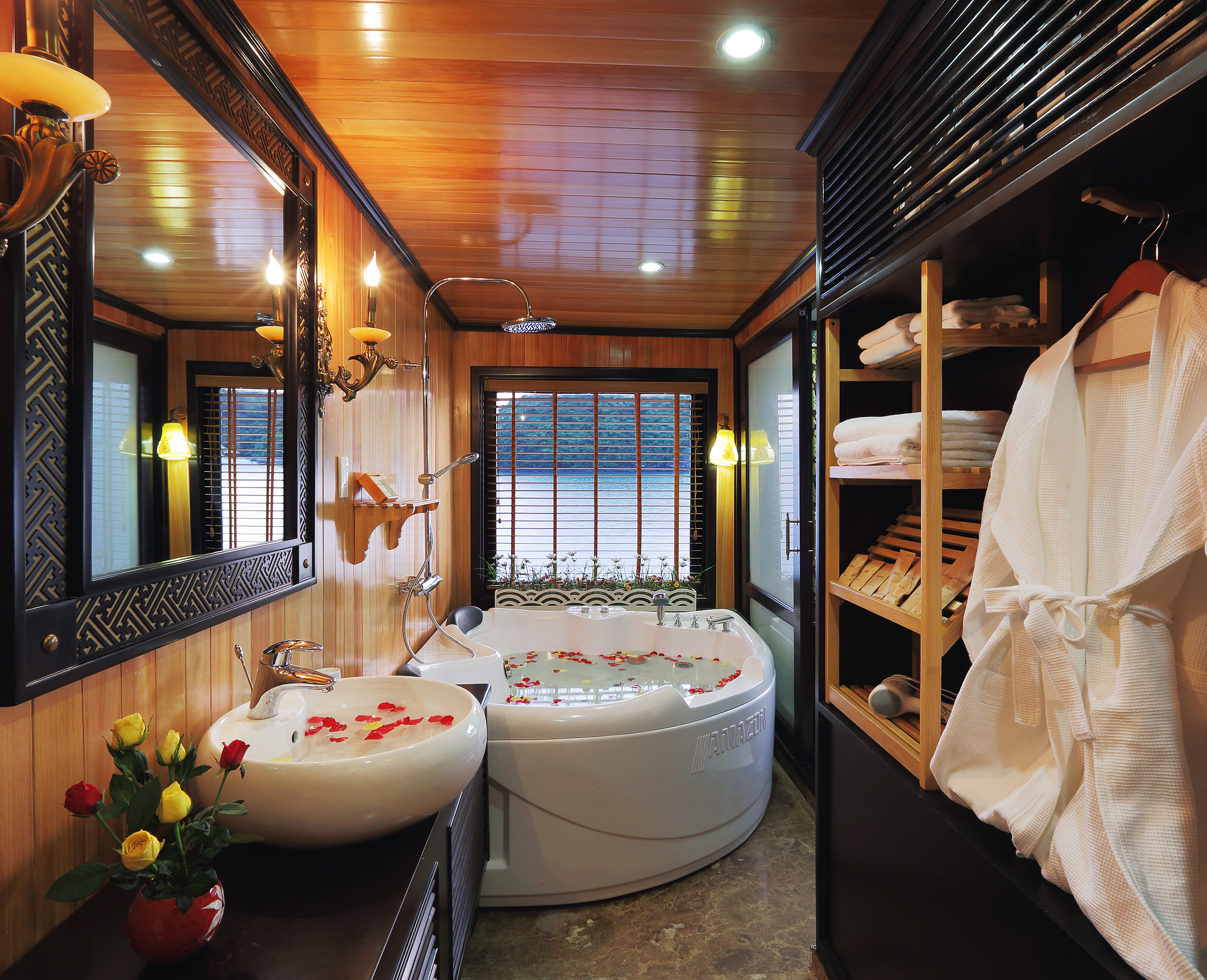 bathroom with jacuzzi on halong bay cruise