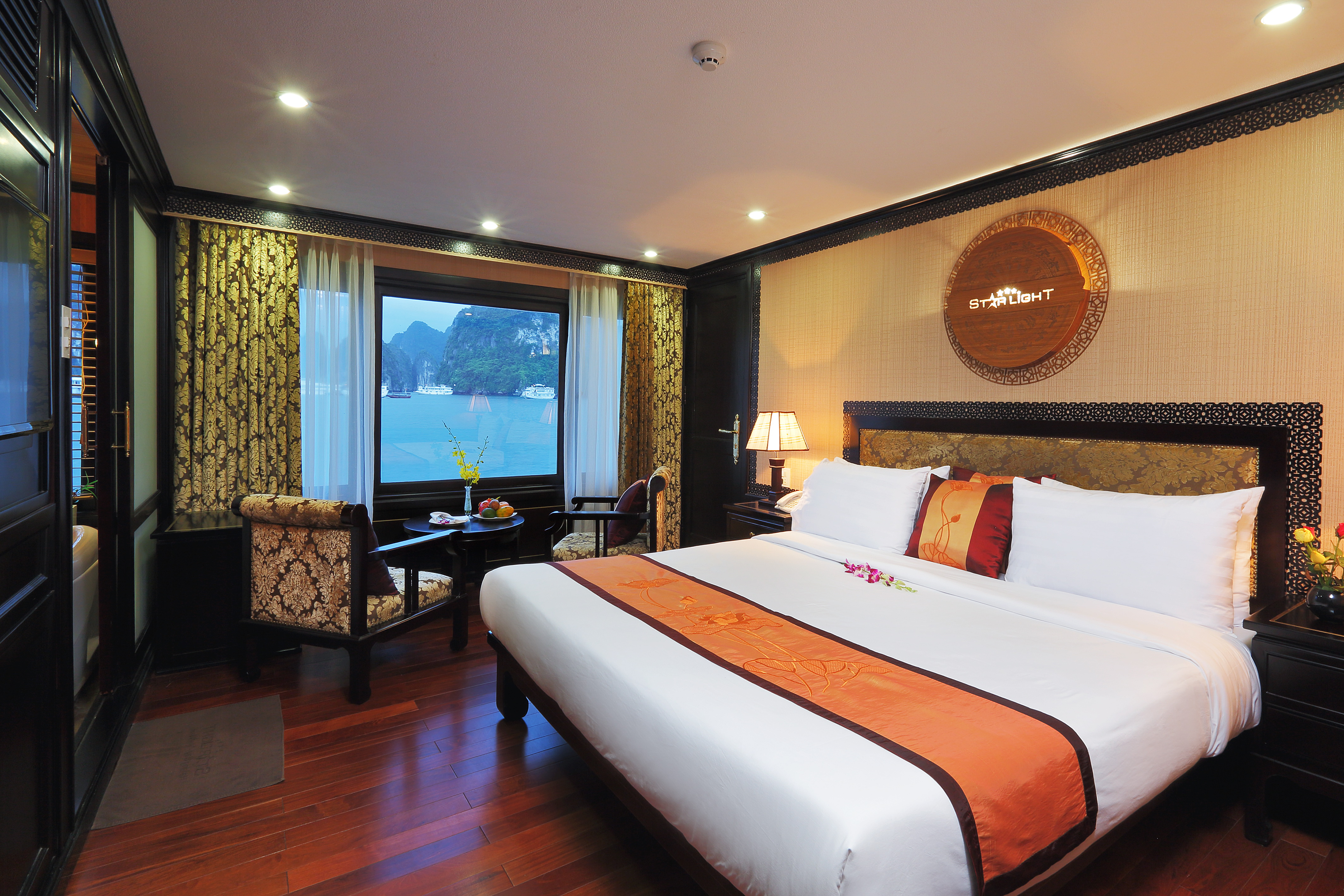 Deluxe Cabin on Starlight Cruise halong bay