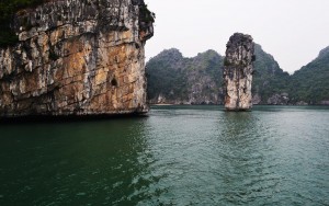 finger islet in Lan Ha Bay from halong bay cruises