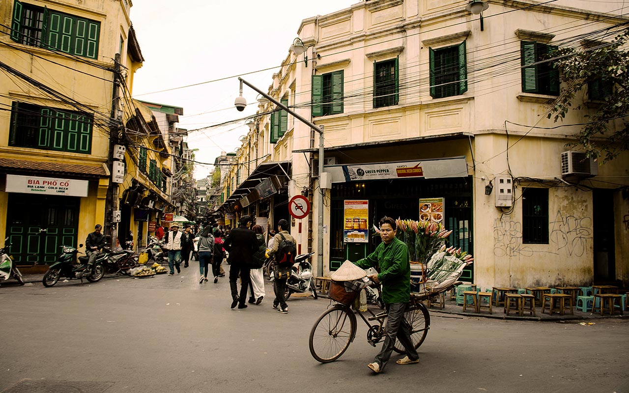 market from halong bay cruise tour