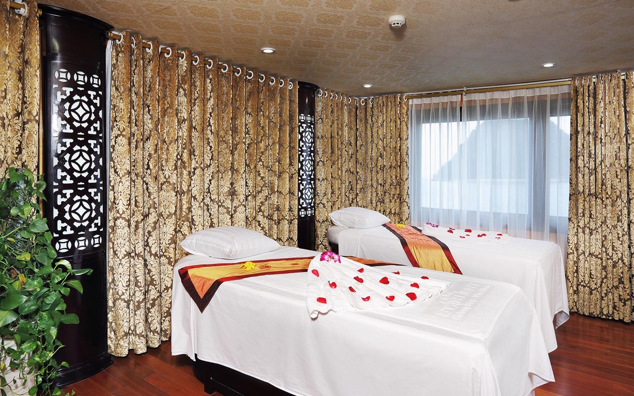 massage at halong cruise