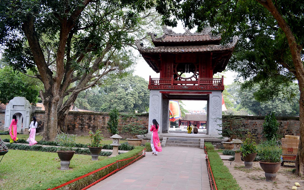 hanoi temple by halong bay cruise tour