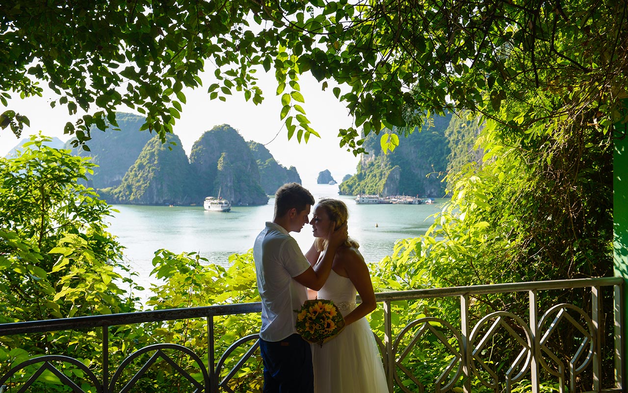 halong bay cruise wedding tours