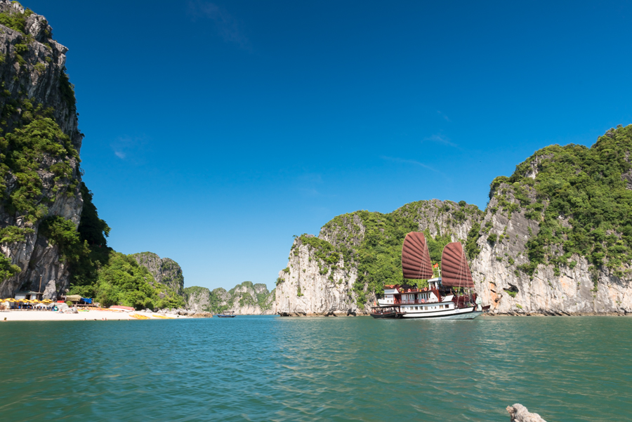 Bai Tu Long Bay